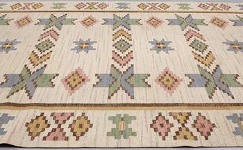 Märta Måås-Fjetterström, A CARPET, "Vit botten", flat weave, ca 304 x 204,5 cm, signed AB MMF.