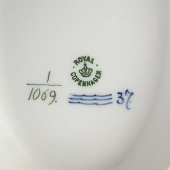 Jardinière "Musselmalet helblonde" Royal Copenhagen Denmark early 20th century porcelain.