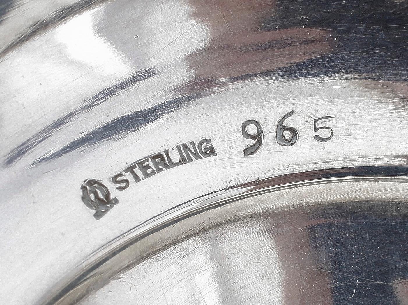 POKAL samt SKÅL, silver, Finland och USA, 1900-talets första hälft. Tot vikt ca 478g.