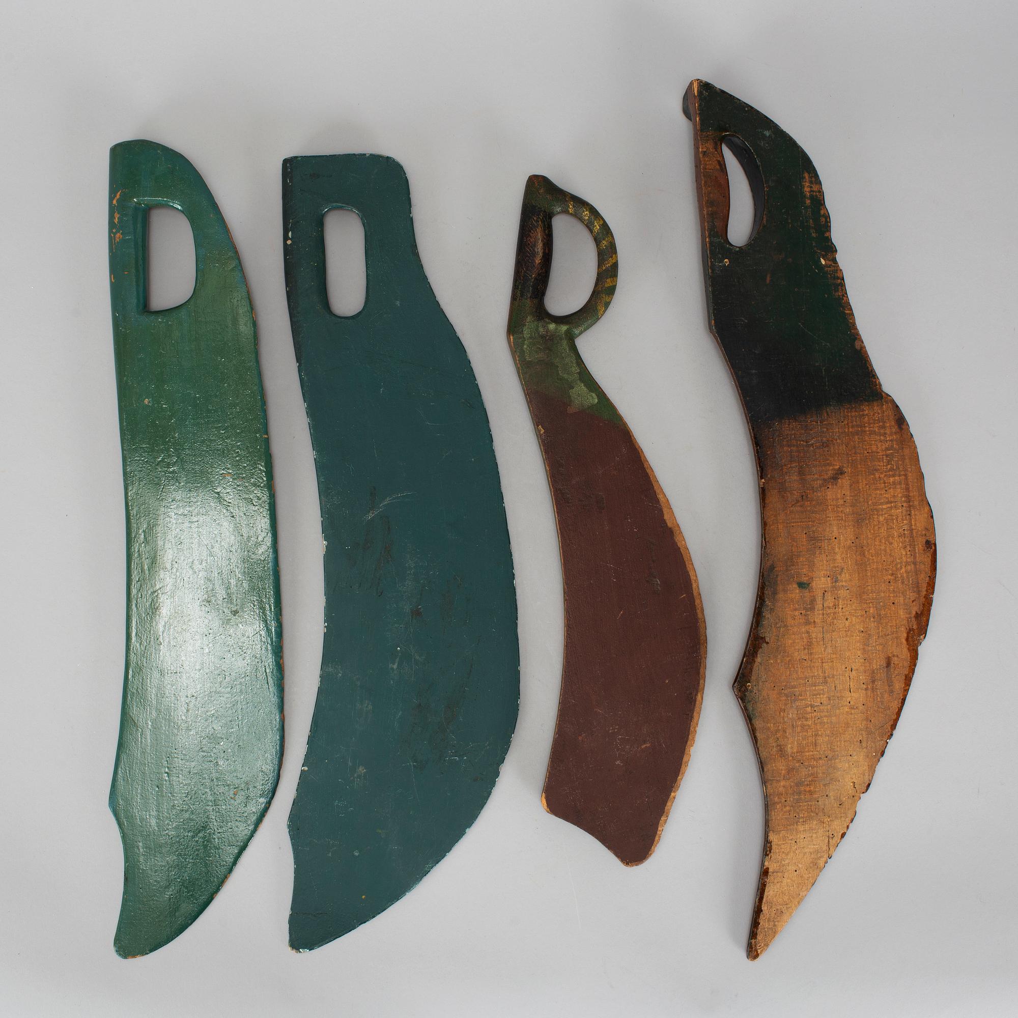 ALLMOGE, 7 delar, bl a 4 skäktknivar, 1800-tal.