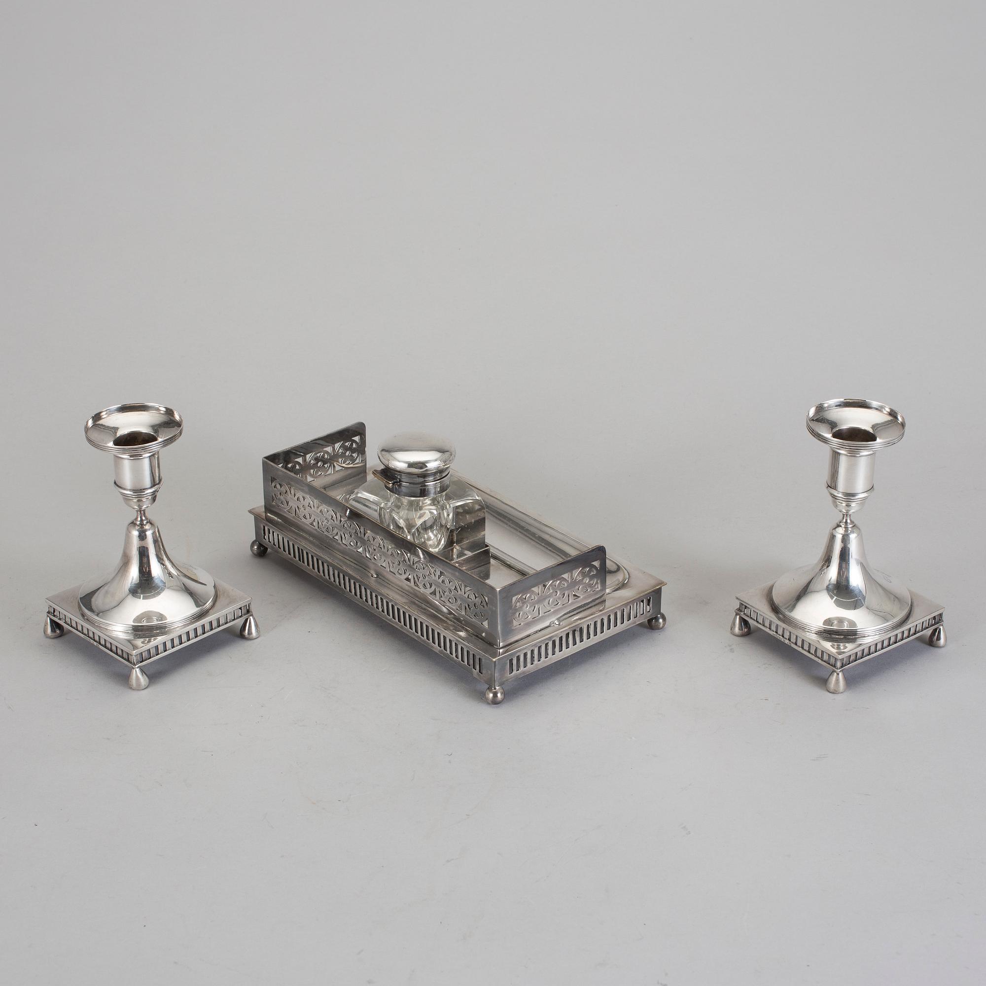 SKRIVBORDSUPPSATS, 3 delar, nysilver, bl a KG Markströms, Uppsala, 1920-/30-tal.