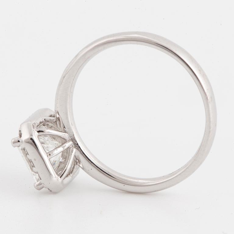 RING, med prinsesslipad diamant 1,50 ct, certifikat IGI.
