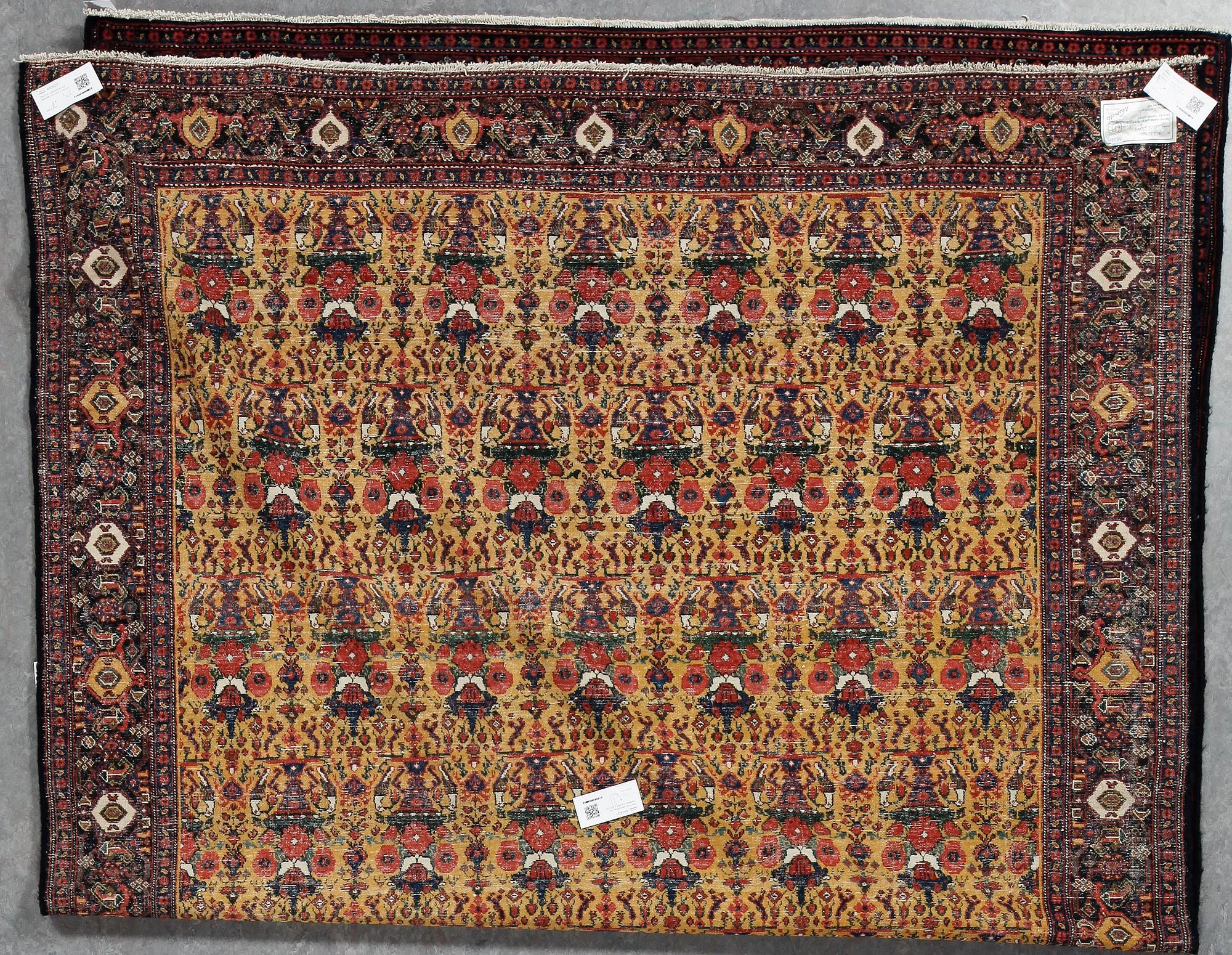 MATTA, semiantik/old Senneh. Ca 249 x 165 cm.