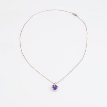 An 18K white gold necklace set with a faceted tanzanite.