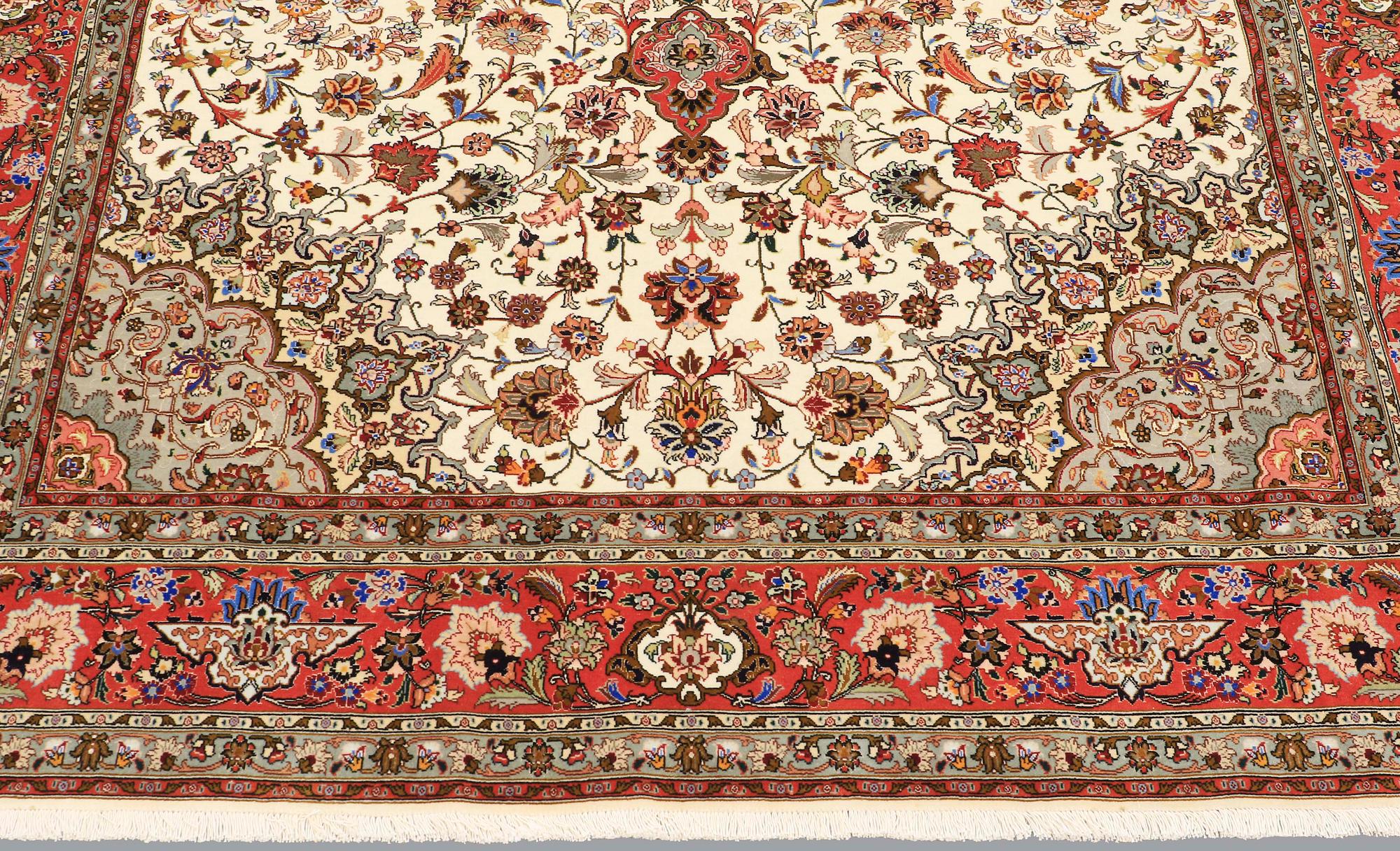 A carpet, Täbriz part silk, 306 x 200 cm.