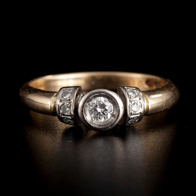 RING, 14K guld/vitguld. Briljantslipade diamanter ca 0.10 ct. Finland 1996. Vikt 3,0 g.