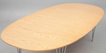 BORD. "Superellips", design Piet Hein och Bruno Mathsson.