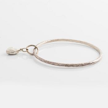 Sandberg, bangle, silver, with heart charm.