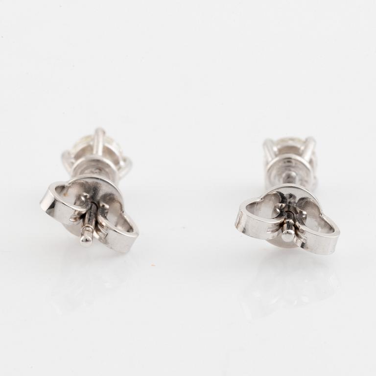 Brilliant cut diamond stud earrings, total ca 0,49 ct.