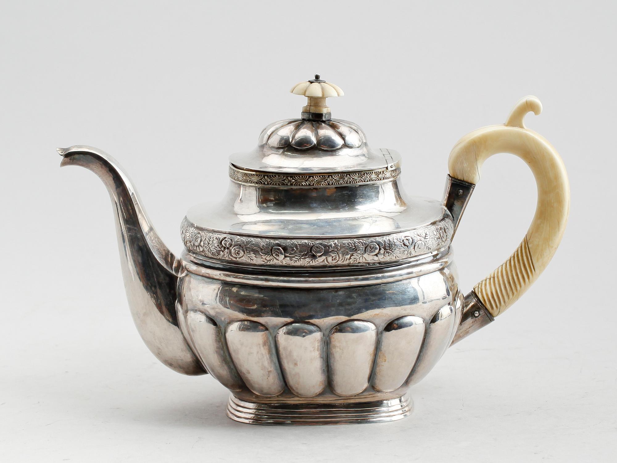 TEKANNA, silver, Ryssland 1834. Vikt ca 594 gram.