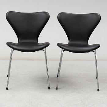 ARNE JACOBSEN, eight 'Series 7' chairs from Fritz Hansen, Denmark.