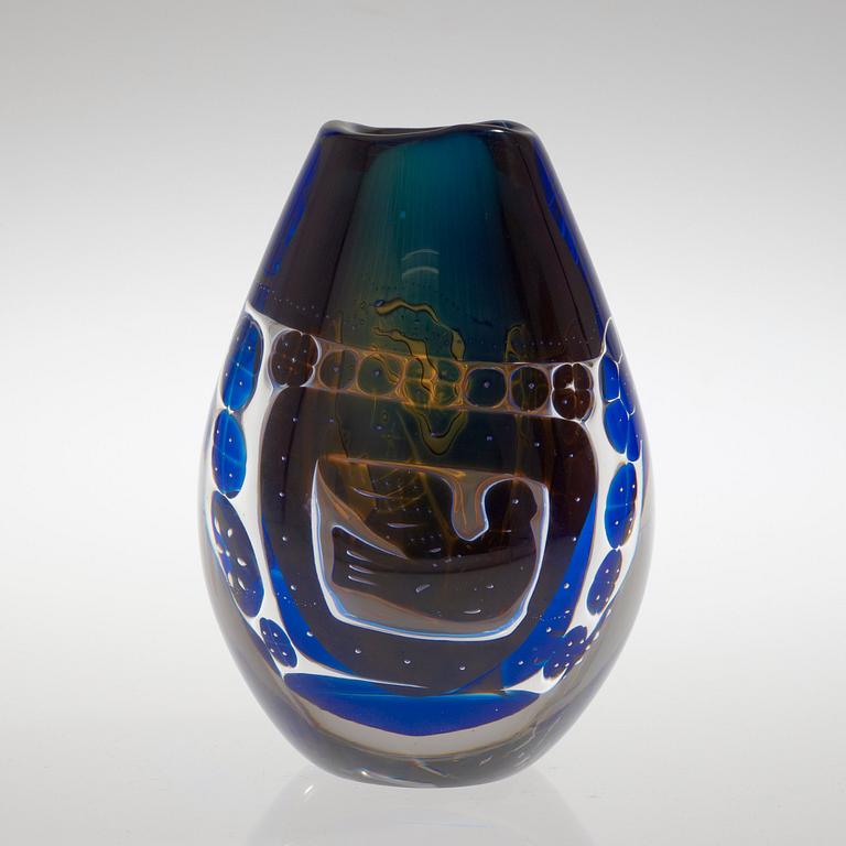 An Edvin Öhrström 'Ariel' glass vase, Orrefors 1986.