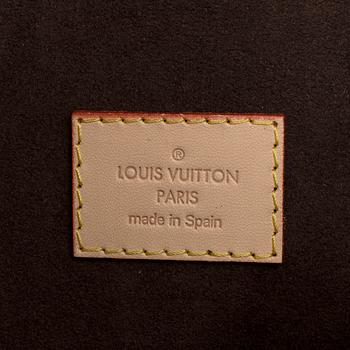 LOUIS VUITTON, a 'Pochette Metis' monogram canvas handbag.