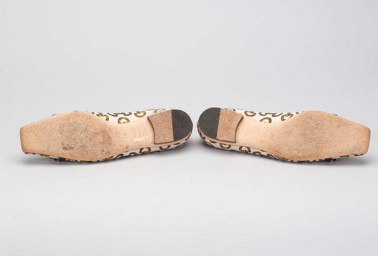 SKOR, Gucci.
