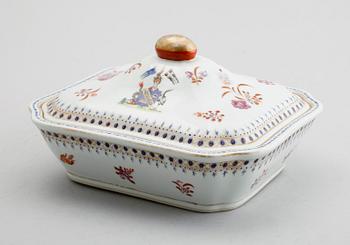 TERRIN MED LOCK, porslin, sannolikt Samson, 1900-tal.