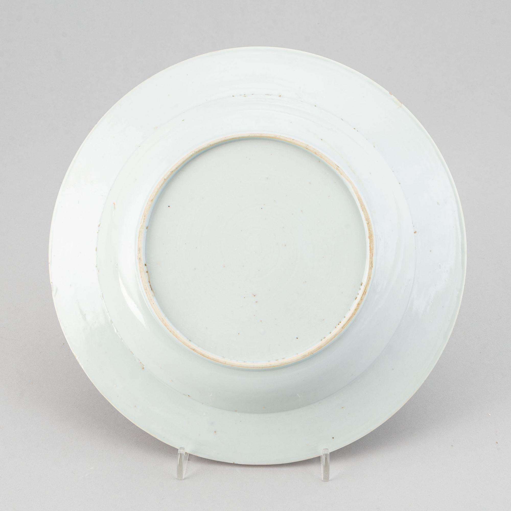 Sopptallrikar, åtta stycken, kompaniporslin. Qingdynastin, Qianlong (1736-95).