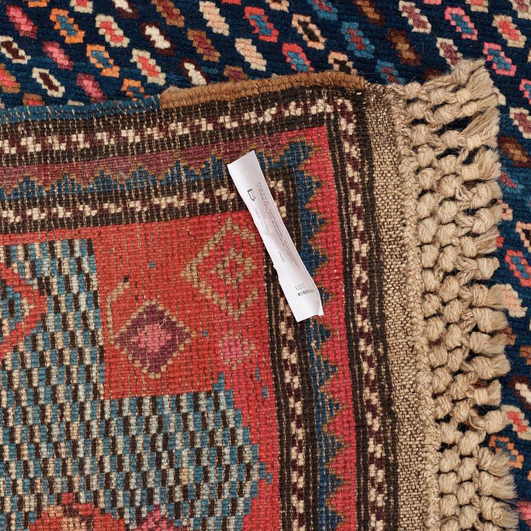 SEMI-ANTIQUE/ANTIQUE KARABAGH. 276 x 124 cm (as well as 1,5 cm of flat weave at each end).