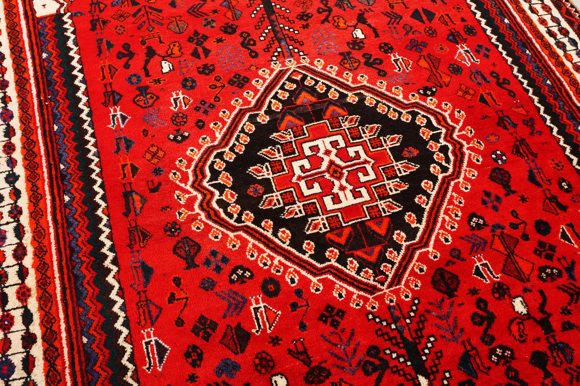 A Qashghai carpet, c. 280 x 183 cm.