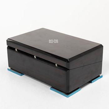 Patek Philippe, box.