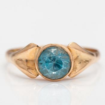 A 14K gold ring with a blue zircon. Helle Väinö, Turku 1960.