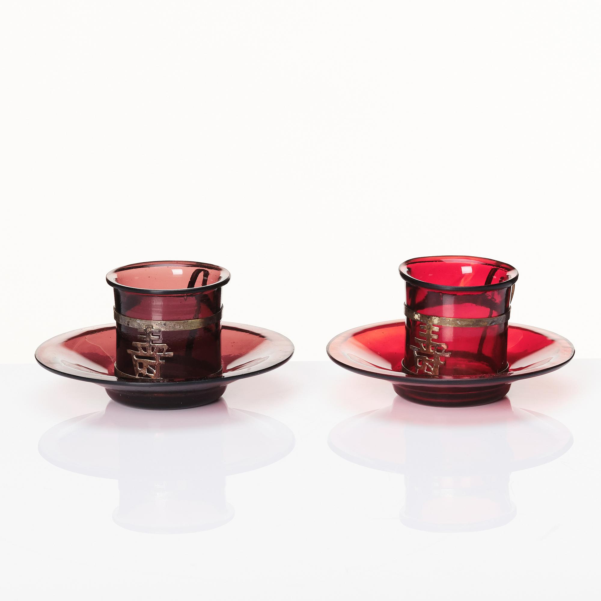 Koppar med fat, 11 stycken, pekingglas. Kina, tidigt 1900-tal.