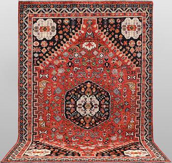 A Shirazi carpet, 299 x 200 cm.