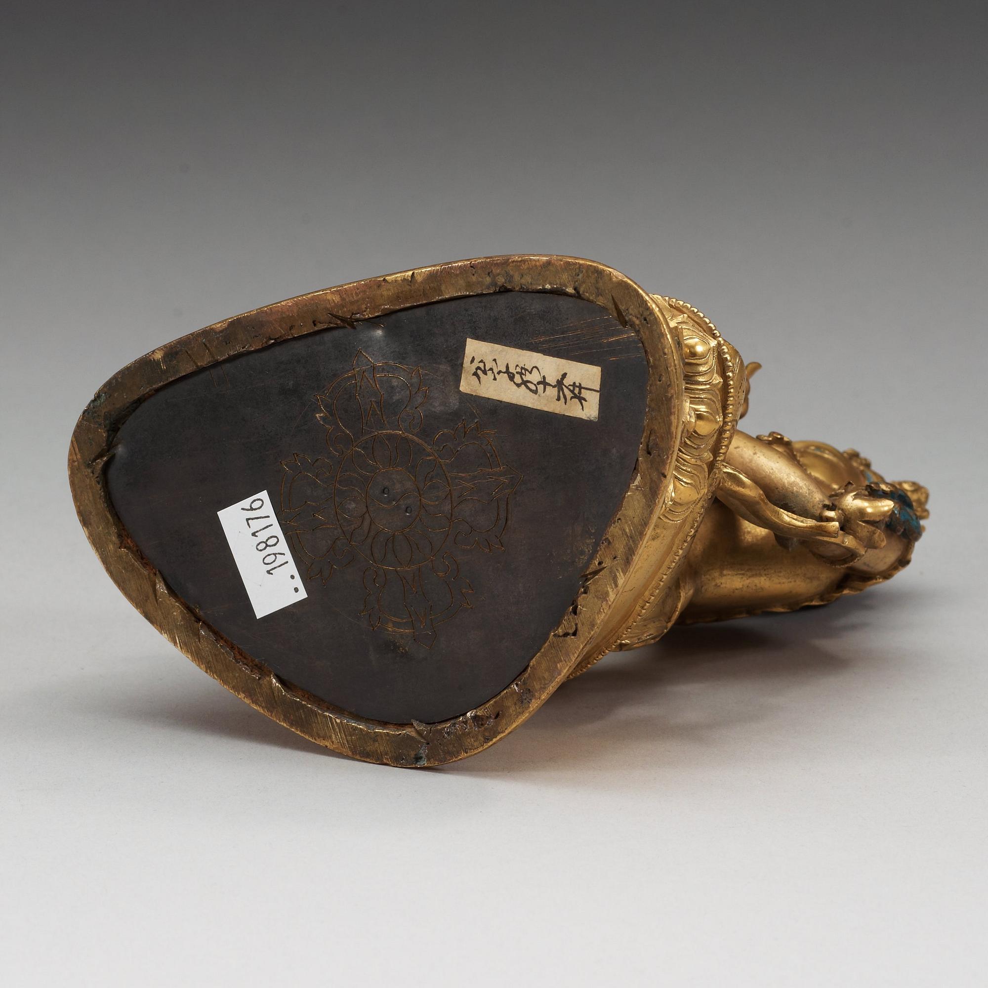 VIT TARA, förgylld brons. Sinotibetansk, 1700-tal.