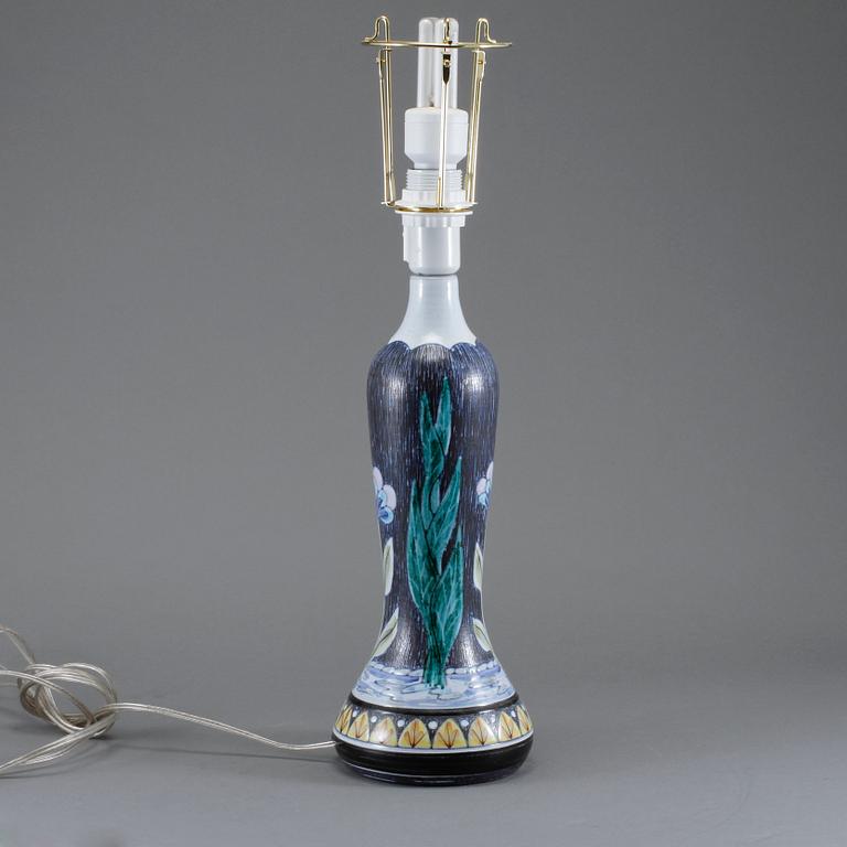 BORDSLAMPA, keramik, Tilgmans, 1900-talets andra hälft.