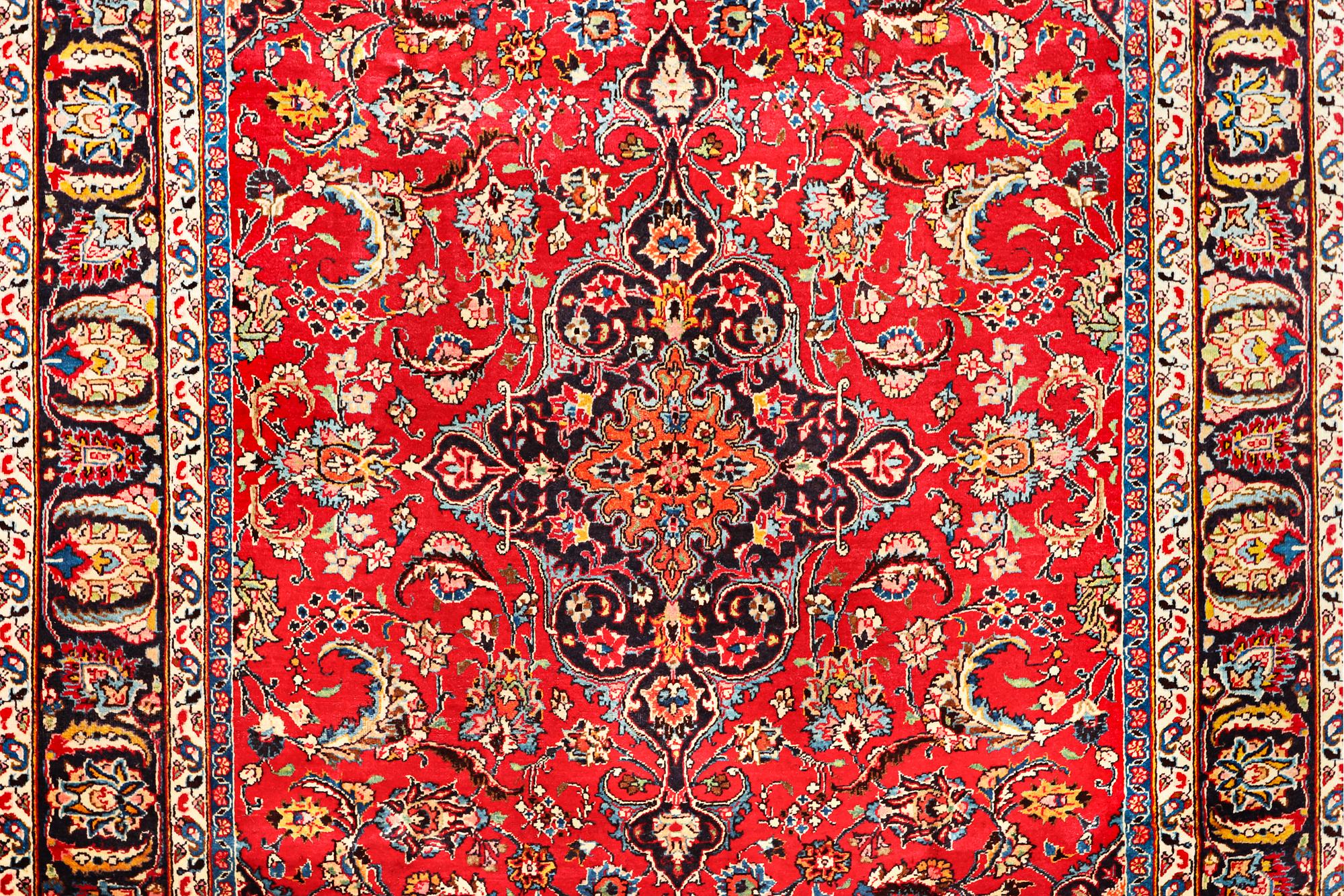 A Najafabad carpet, c. 292 x 202 cm.