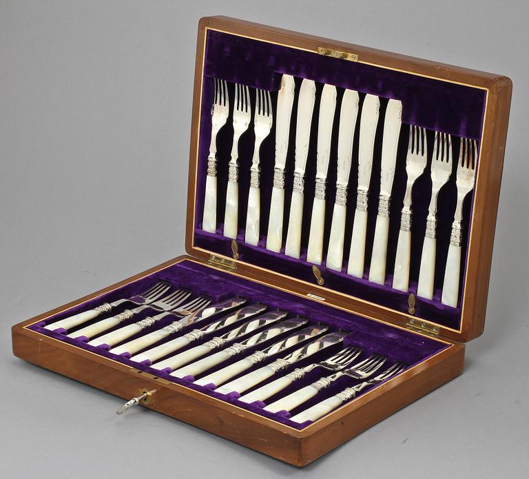 BESTICK, 24 delar, nysilver, England, 1900-talets mitt.