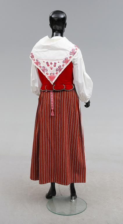 FOLKDRÄKT, 8 delar, Skedevi, Östergötland, 1900-tal.