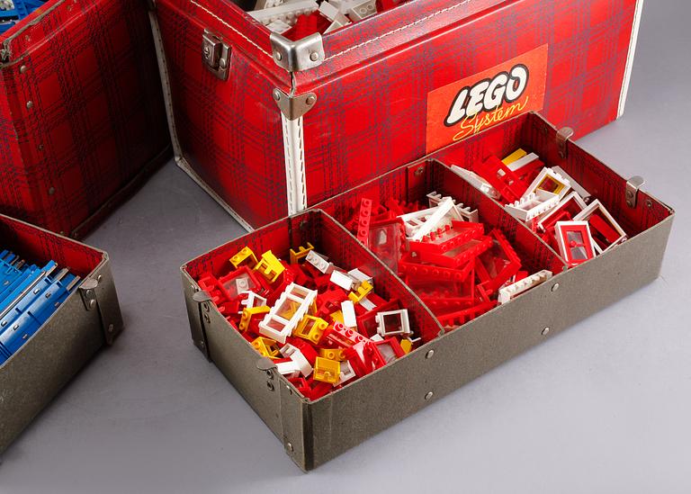 PARTI LEGO, 2 lådor, 1900-talets andra hälft.
