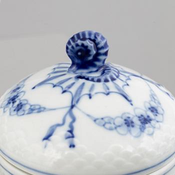Harriet Bing, a 50-piece porcelain dinner and coffee service, "Empire", Bing & Grøndahl, Danmark.