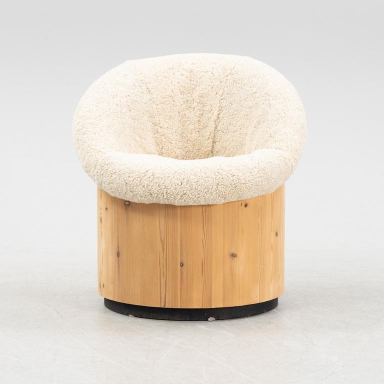 Peter Opsvik, a lounge chair from the 'Cylindra' series.