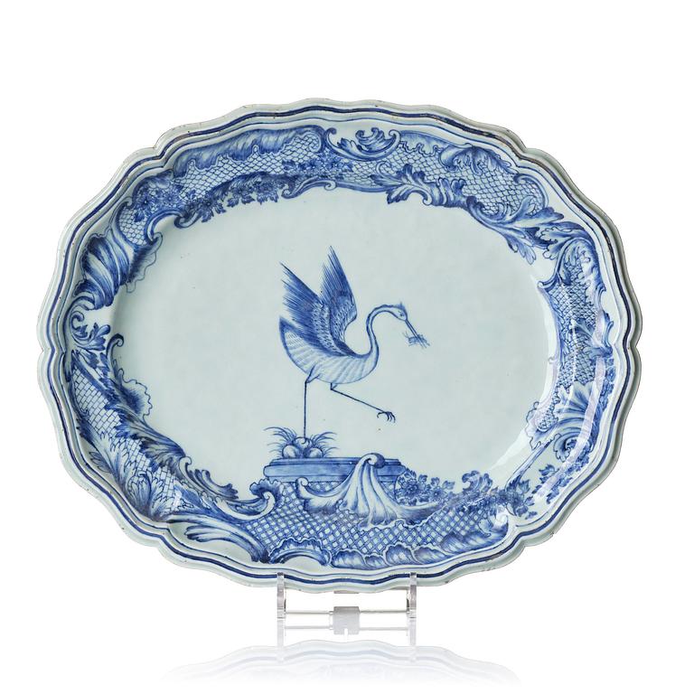 A blue and white 'armorial' dish for the Swedish family 'Grill', Qing dynasty, Qianlong (1736-95).
