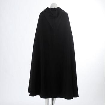 YVES SAINT LAURENT, cape med luva.