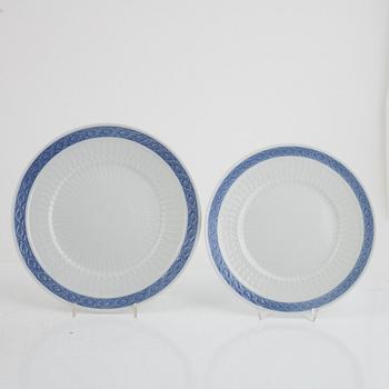 Arnold Krog, dinner service, 67 pieces, porcelain, "Blå vifte", Royal Copenhagen, Denmark.