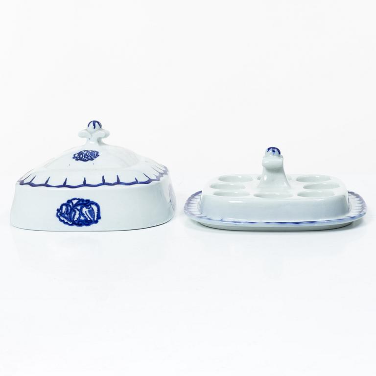 Wilhelm Kåge, 35 pieces of a 'Liljeblå' service, Gustafsberg, Sweden, 1918-1936.
