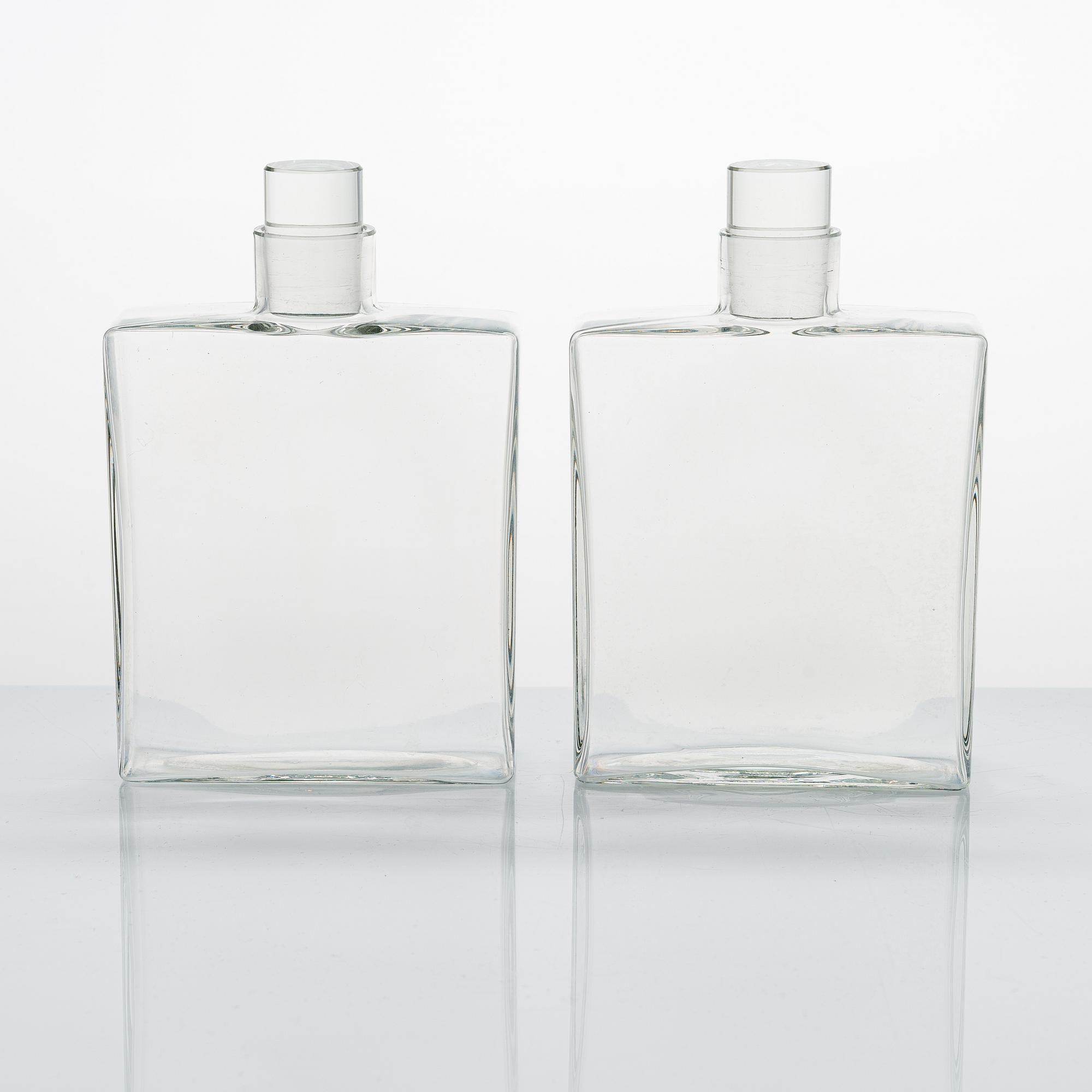 Kaj Franck, A liquor box, 'Napakymppi', for Nuutajärvi Notsjö Finland 1961-1968.