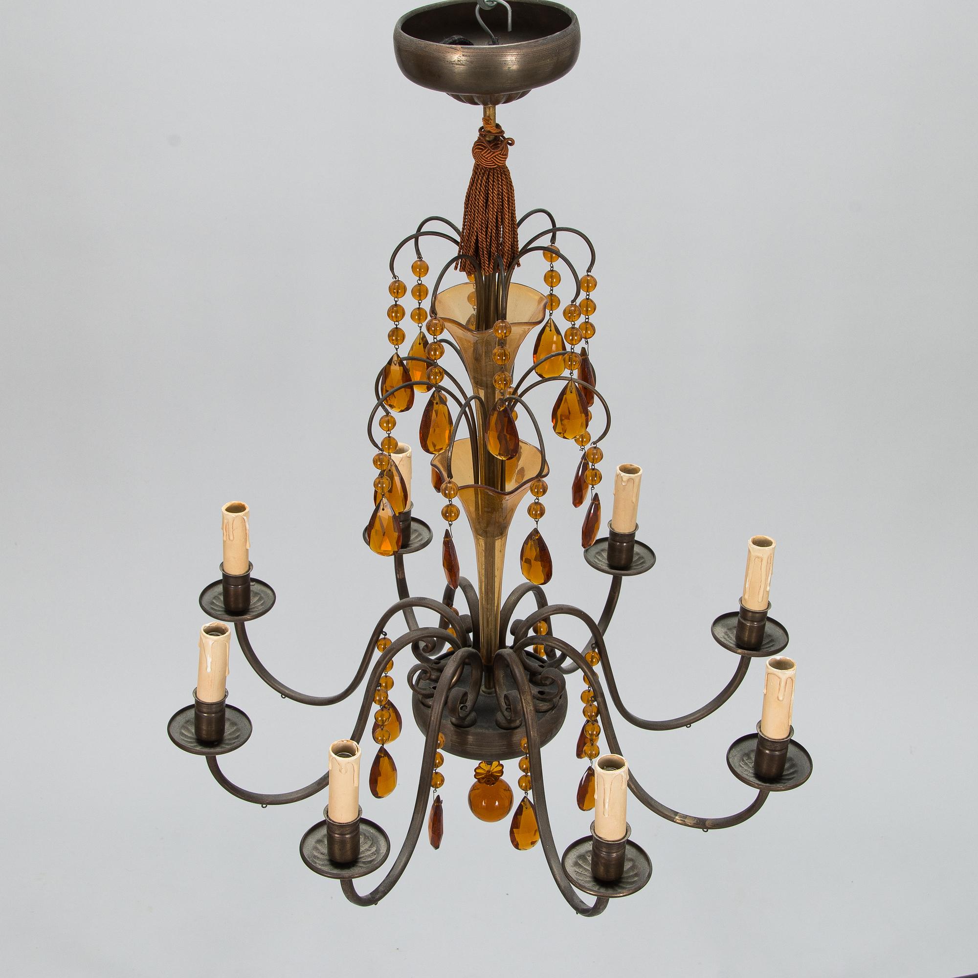 A 1930's chandelier.