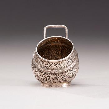 SOCKERSKÅL, silver, troligen Indien, 1900-talets början. Vikt 163,7 g.