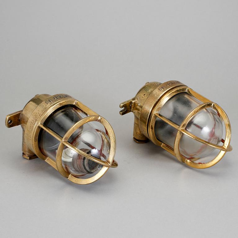 FARTYGSBELYSNING, 2 stycken, "Baker is", 1900-talets mitt.