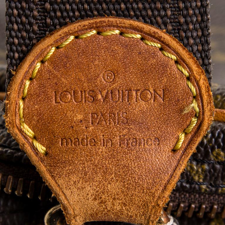 Louis Vuitton, a Monogram Canvas 'Reporter GM' shoulder bag.