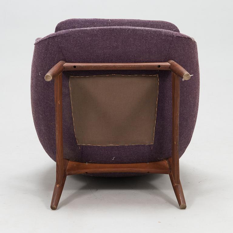 A mid-20th century armchair.