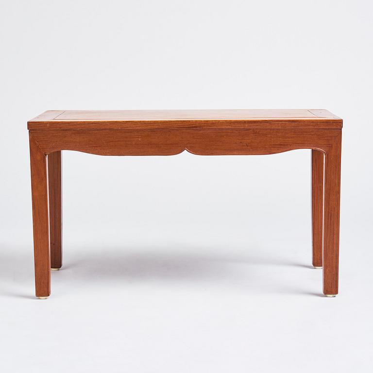 A huanghuali table, Qing dynasty.