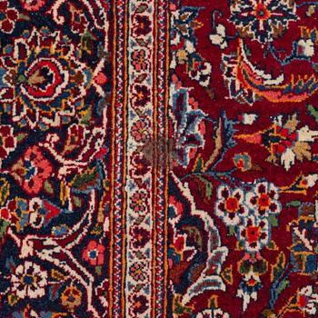 A rug, semi-antique/old, Kashan, ca 213 x 130 cm.
