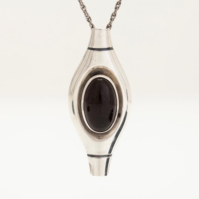 Elis Kauppi, a silver pendant/brooch. Kupittaan Kulta, Turku 1960. With sterling silver chain.