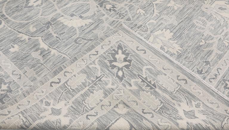 A carpet, Ziegler design, approx. 427 x 305 cm.