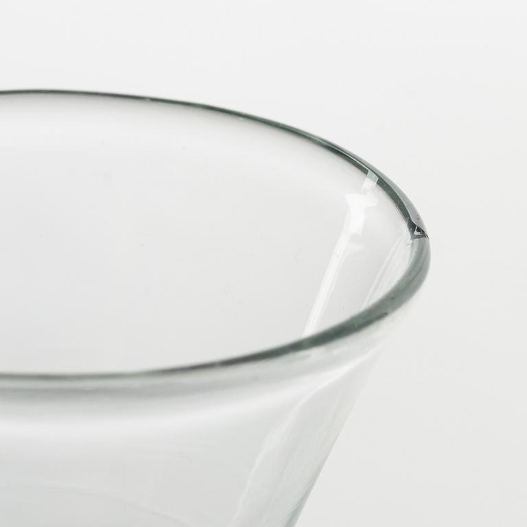 Snapsglas, 8 st, 1700- och 1800-tal.