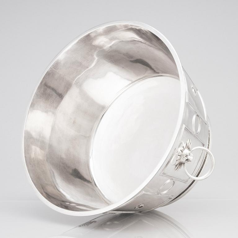 Atelier Borgila, a sterling silver bowl / wine cooler, Stockholm 1931.